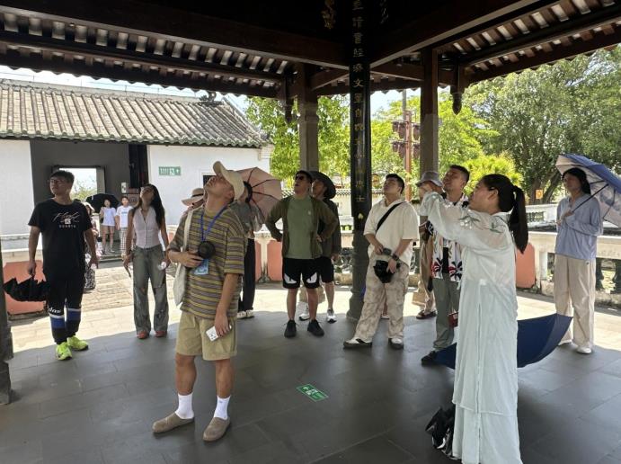 “清涼海島”采風隊走進儋州東坡文化旅游區(qū)探尋文旅融合新活力